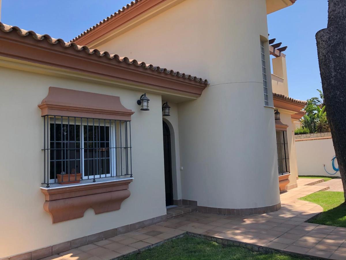 Moderno Y Amplio Chalet, Con Piscina Privada Chiclana de la Frontera Exterior photo