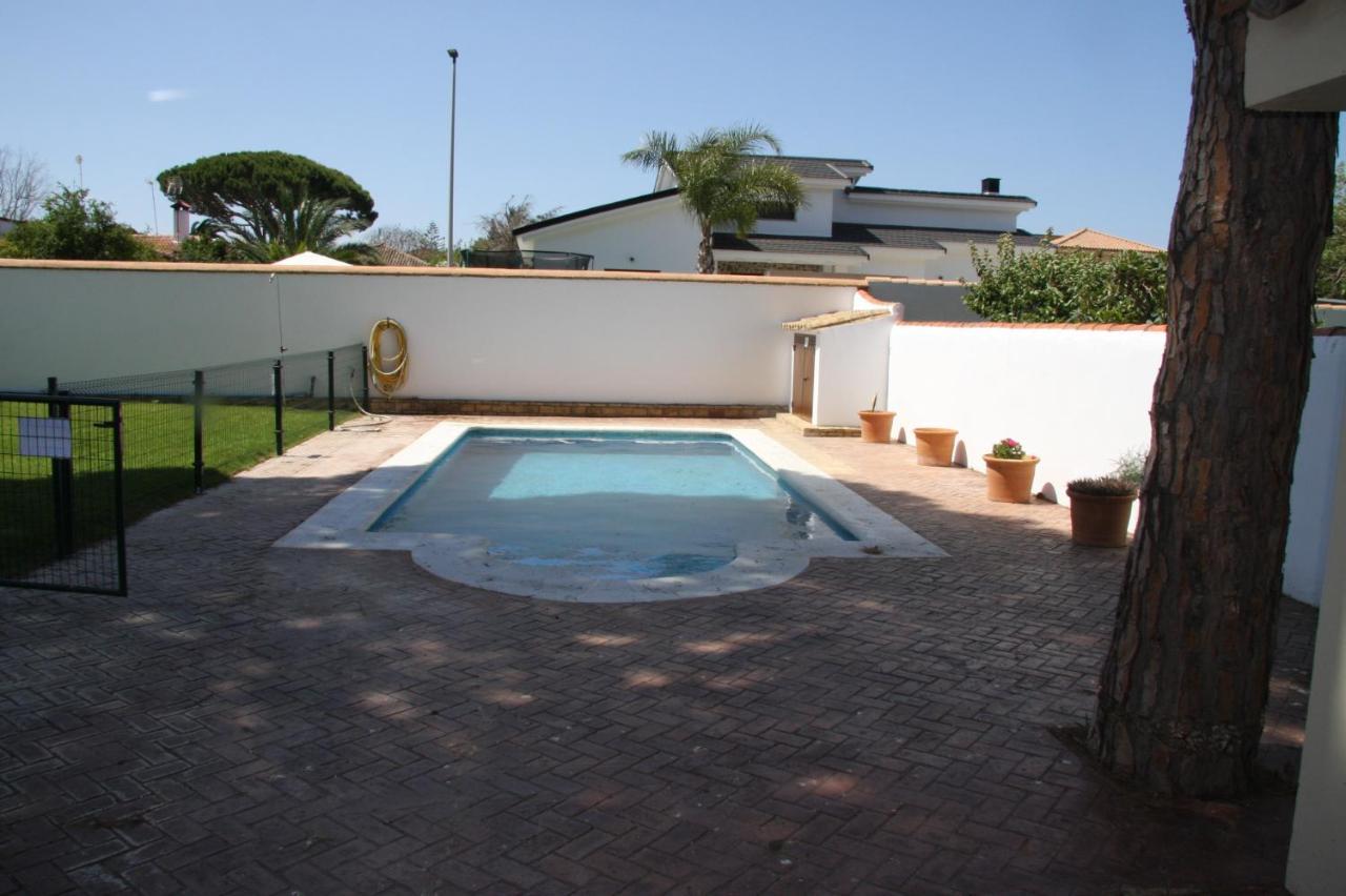 Moderno Y Amplio Chalet, Con Piscina Privada Chiclana de la Frontera Exterior photo
